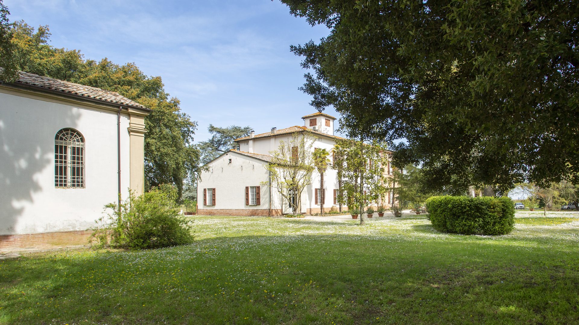 Face & Place | Locations